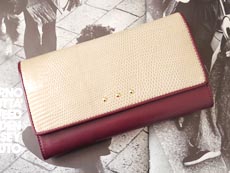 三つ折り長財布