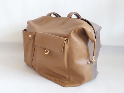 レザー、チェーン、ナイロンショルダーバッグ