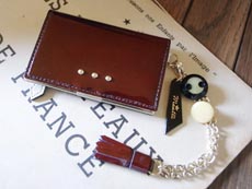 小銭入れ付きキーケース／エナメル革