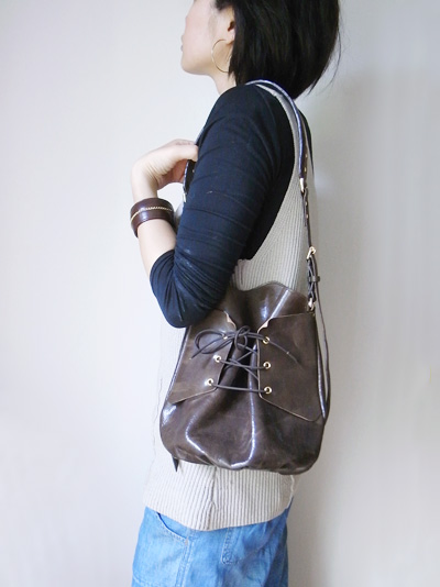 ハンドメイドレザーショルダーバッグ