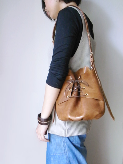 ハンドメイドレザーショルダーバッグ