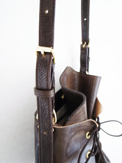 ハンドメイドレザーショルダーバッグ