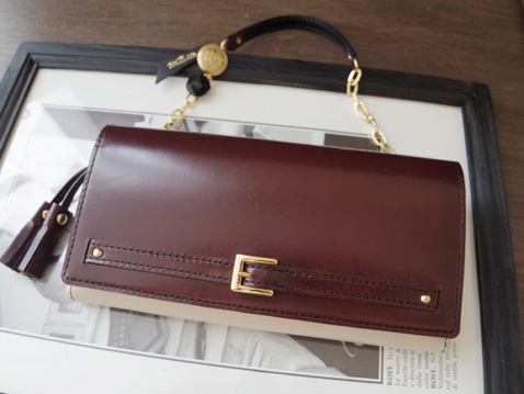 大人の女性のブラウン長財布