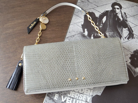 大人の女性のブラウン長財布