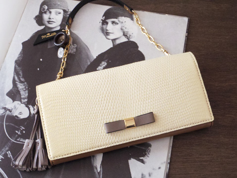 大人の女性のブラウン長財布