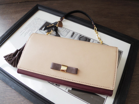 大人の女性のブラウン長財布