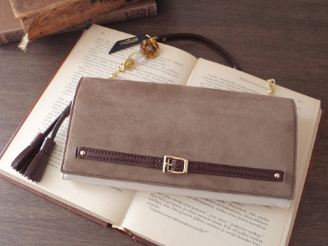 大人の女性のブラウン長財布